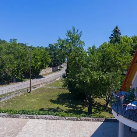 Tulipan Vendeghaz بيت ضيافة 3*