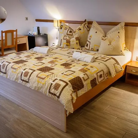 Tulipán 3*
