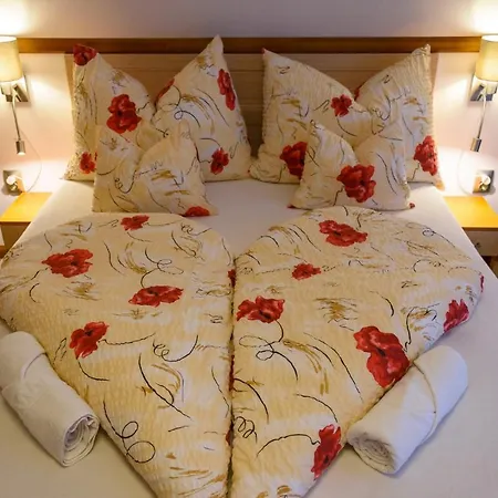 Tulipan Vendeghaz بيت ضيافة اورفينيس