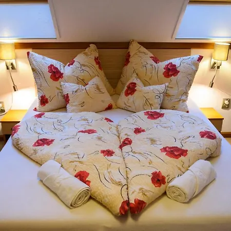 Tulipan Vendeghaz بيت ضيافة اورفينيس