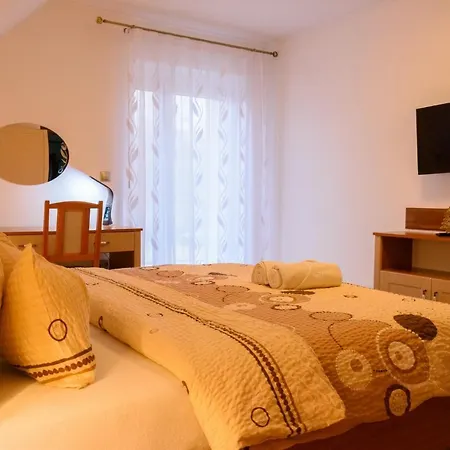 Tulipan Vendeghaz بيت ضيافة 3*