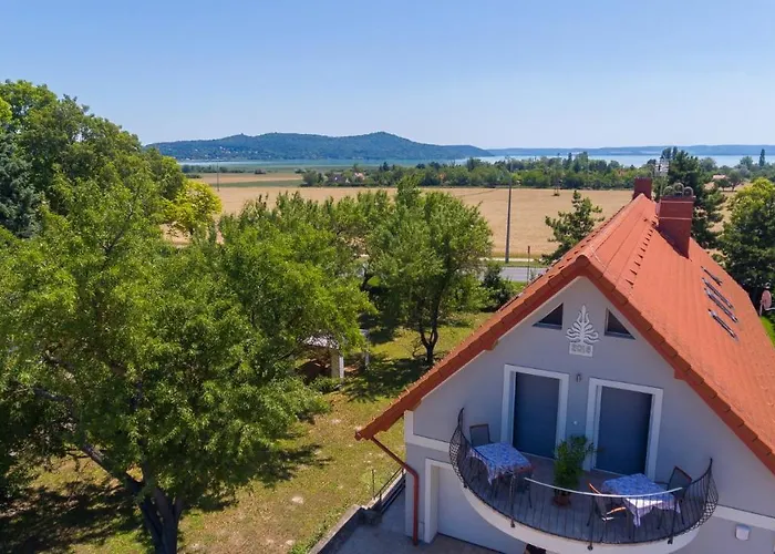 Tulipan Vendeghaz בית הארחה אורבייניאש